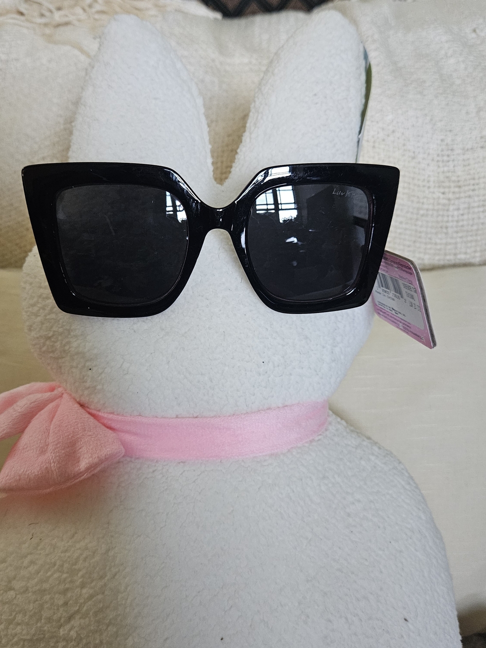 Betsey Johnson "LUV BETSEY"  Black Oversized Cat-Eye Sunglasses 💗💋